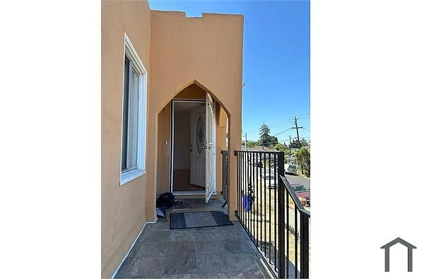 Building Photo - 223 Garretson Ave #UPSTAIR