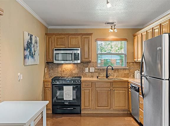 5th image of 3408 Dartmouth Dr