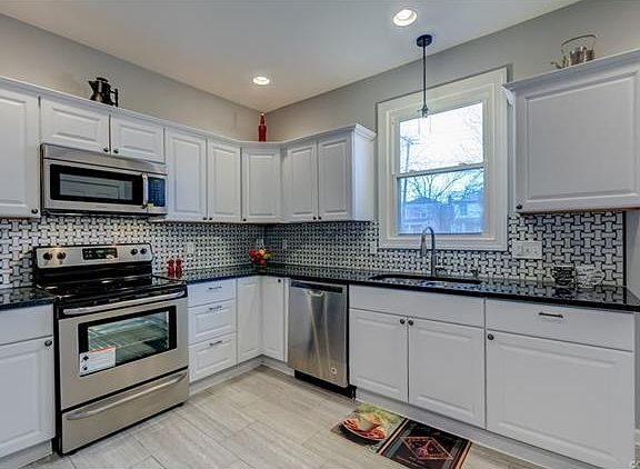 3rd image of 3009 Garland Ave