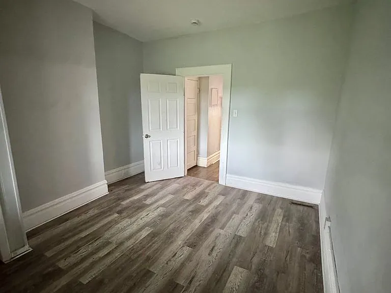 1810 Brownsville Rd — Photo 16