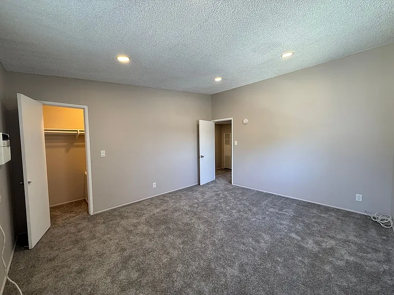 1026 Grover Ave — Photo 6