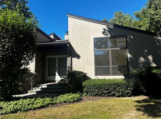 2 Doral Dr, Manhasset, NY 11030