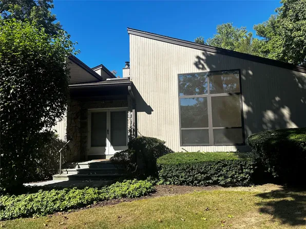 2 Doral Drive, Manhasset, NY 11030