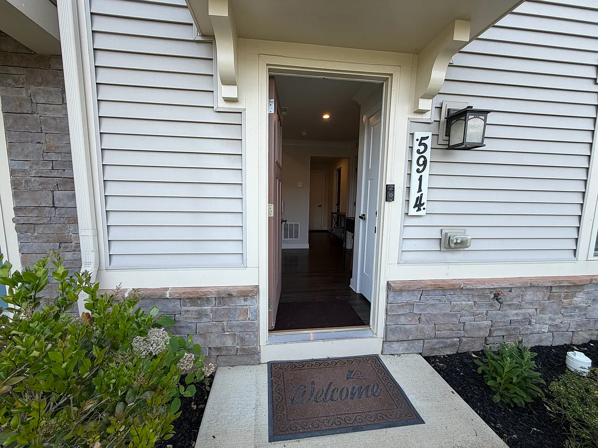 Front door - 5914 Tomahawk St