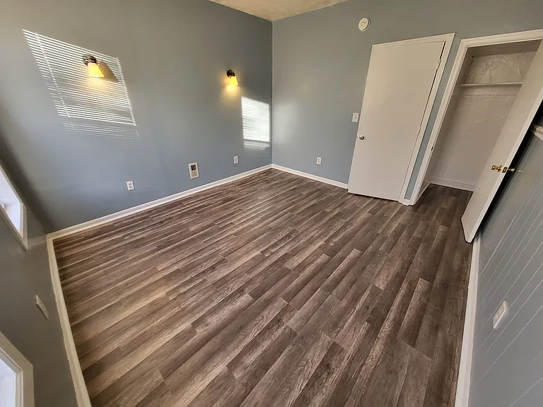 517 N Rose St — Photo 16