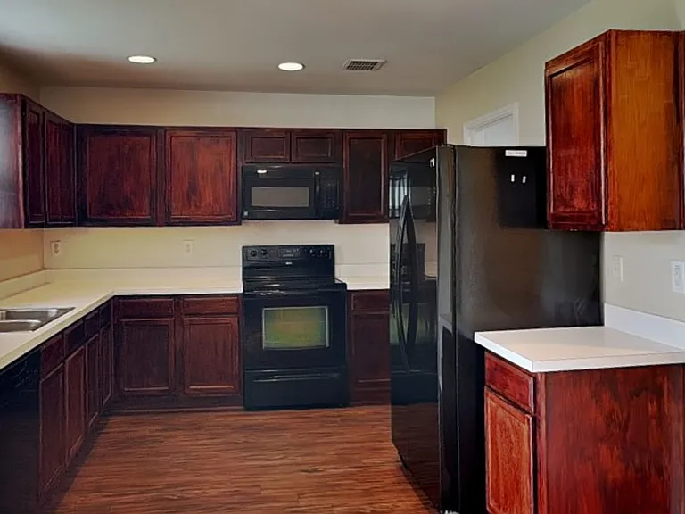 1813 Trego Dr — Photo 3