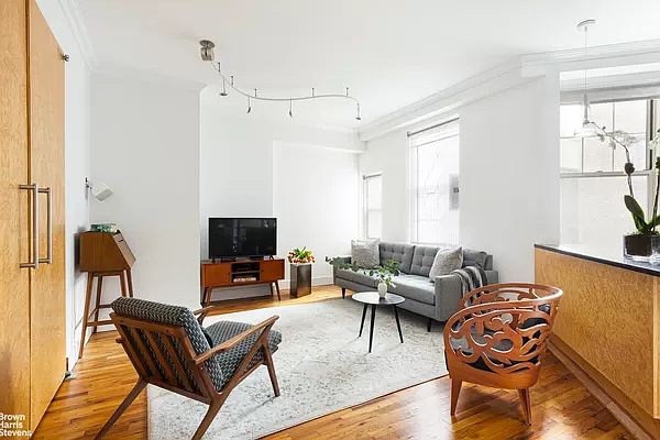1st image of 15 E 10th St APT 5D