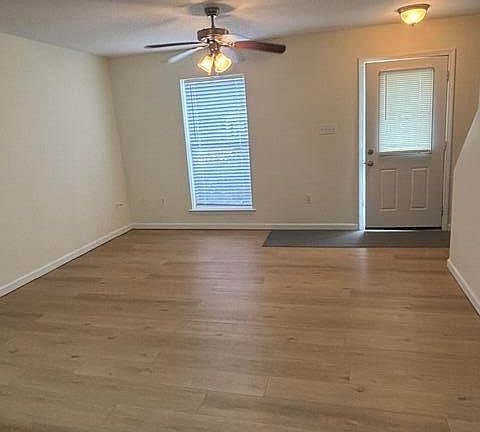 3rd image of 13070 Tracewood Dr #B