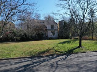 709 Hiawatha Trl, Franklin Lakes, NJ 07417