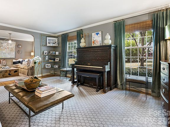 4th image of 2516 Handley Pl