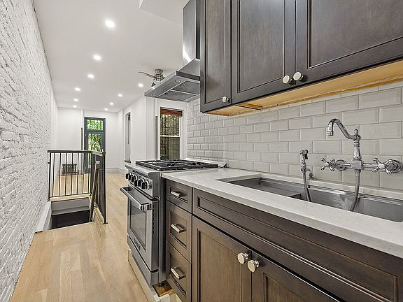 2nd image of 786 Washington Ave APT 1RR