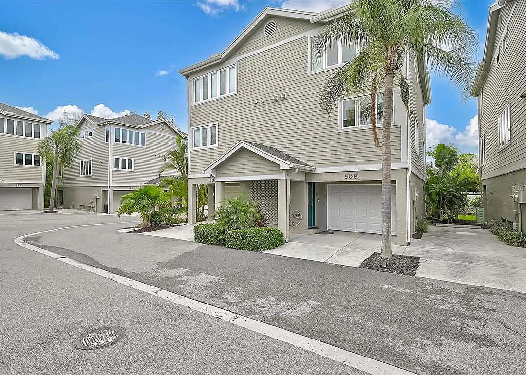 2 bed, 2.5 bath, 1440 sqft, $6,500 — Photo 2