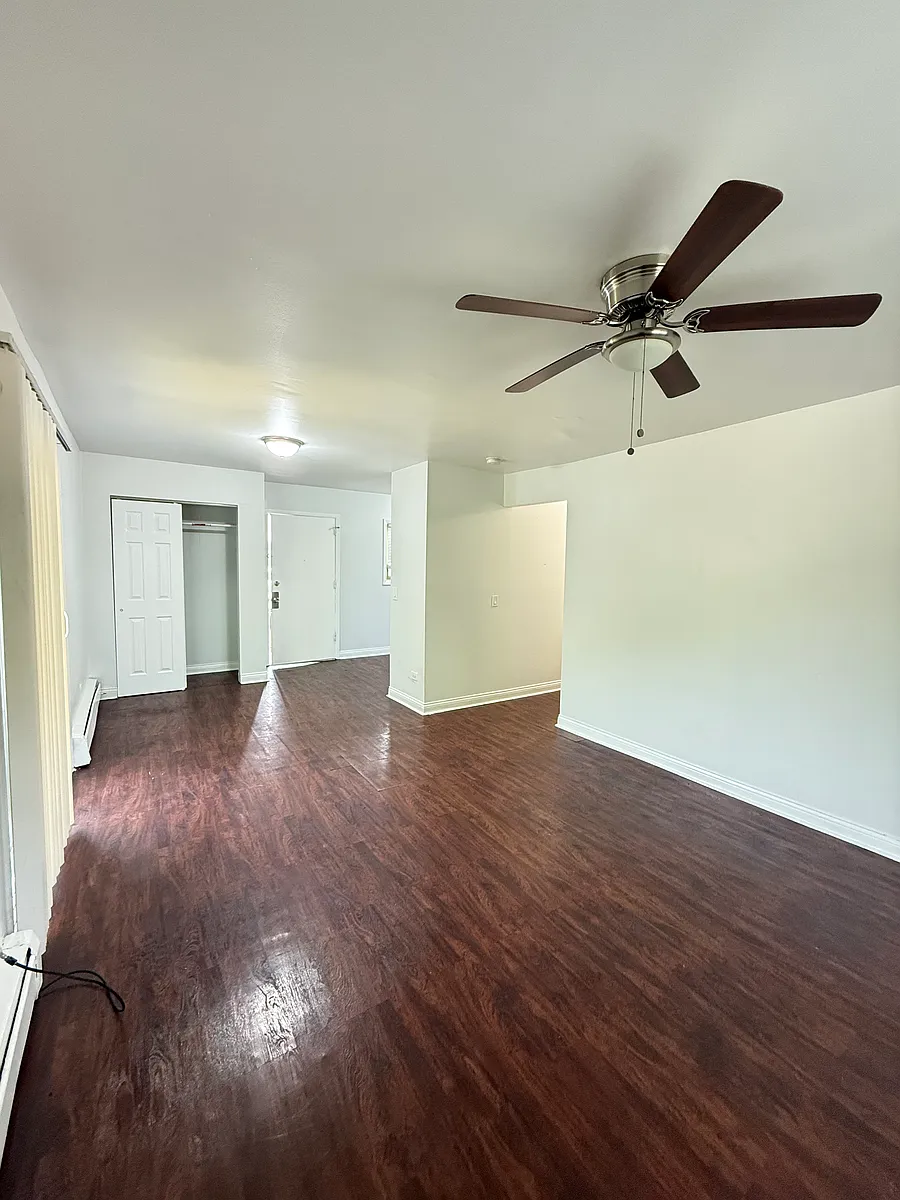 Building Photo - 1080 N Wheeling Rd #301