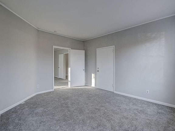 3rd image of 2811 Lyndale Ave N