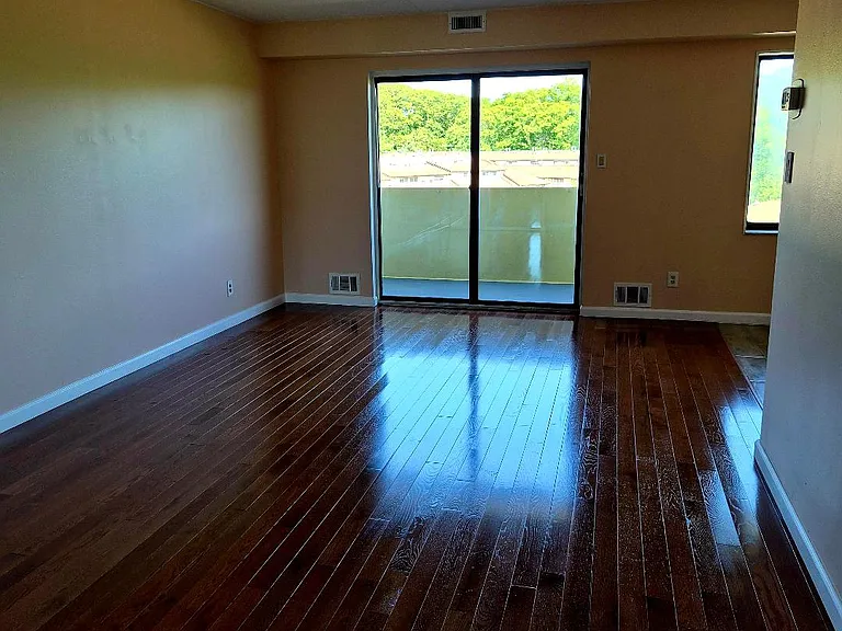 PRIVATE BALCONY LOCATED ON THE PH (TOP-FLOOR)