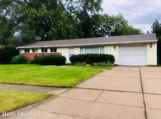 4807 Highcrest Rd, Rockford, IL 61107