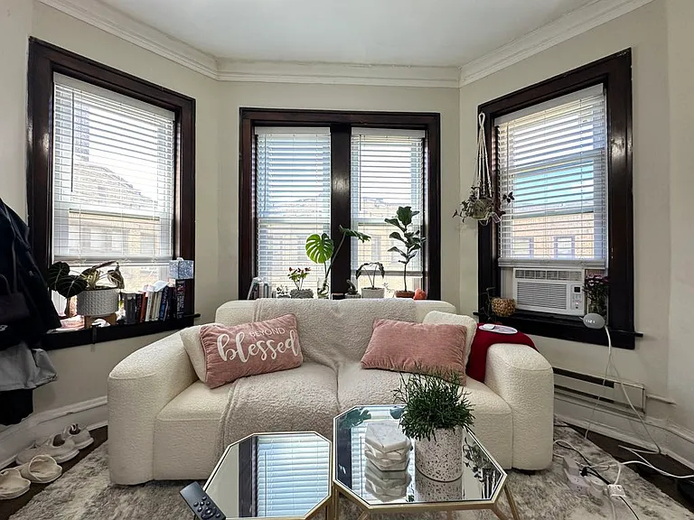 3819.5 N Greenview Ave #W4 — Photo 16