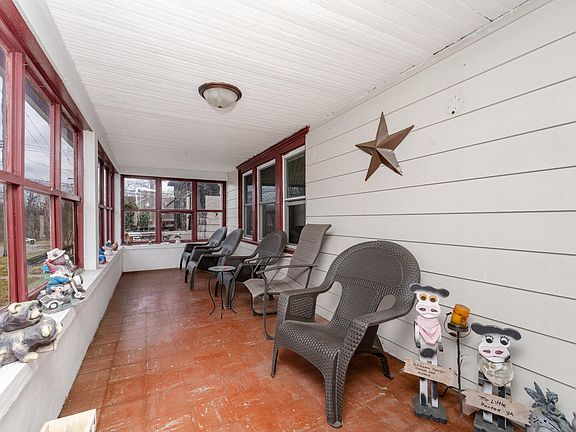 2nd image of 80 Magnolia Ave