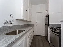 327 W 6th St