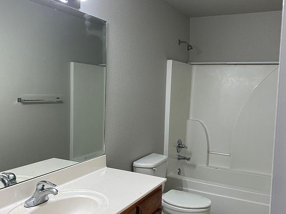 4th image of 3205 SW Windrift Ave #1