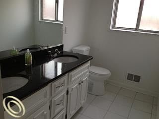 5th image of 18418 Hilton Dr