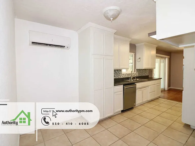 3040 Sharon Ave — Photo 9