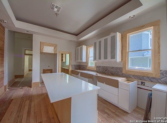 4th image of 419 Cedar St