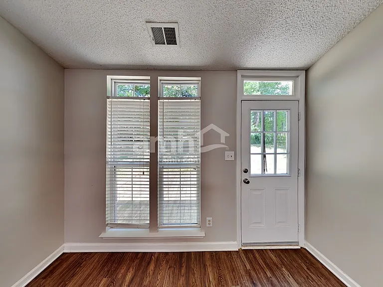1720 Silverberry Ct — Photo 4