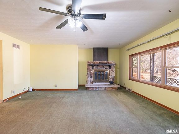 5th image of 155 Fandel Dr