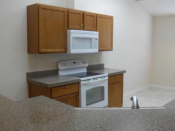 4th image of 1733 Redwood Ln