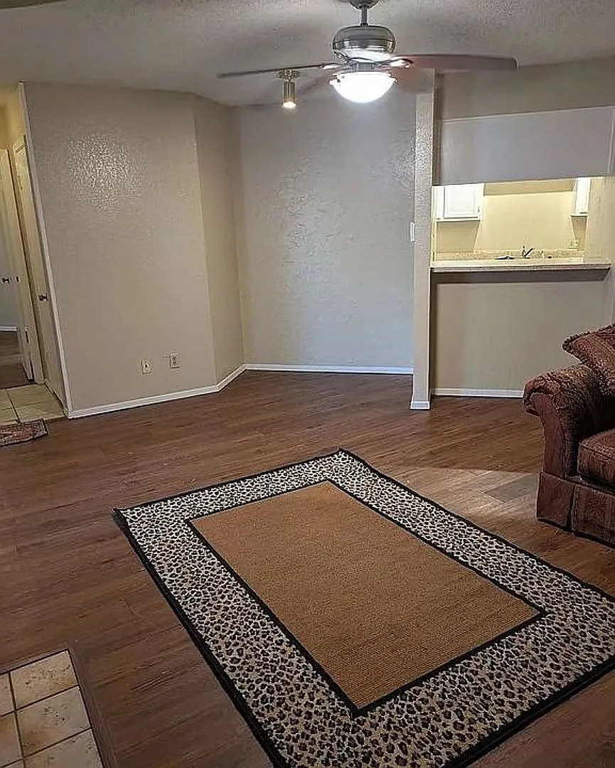 Charming 2BR 2Bath Condo in Arlington — Photo 4