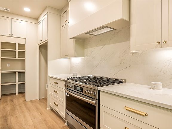4th image of 9 Mere Ln