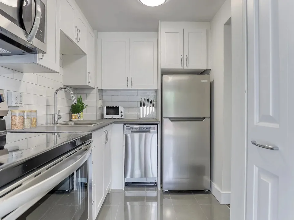 181 Queen Mary Rd #202