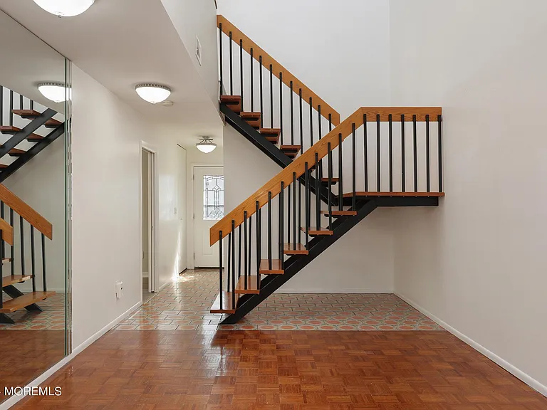 2 Elizabeth Ct — Photo 15