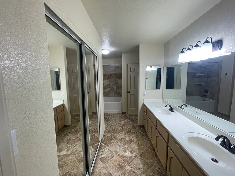7806 E Topeka Pl — Photo 8
