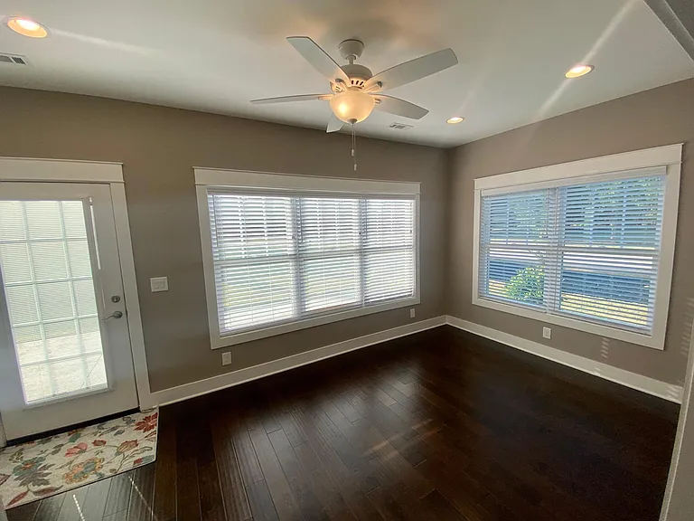 300 Canterbury Ln — Photo 10