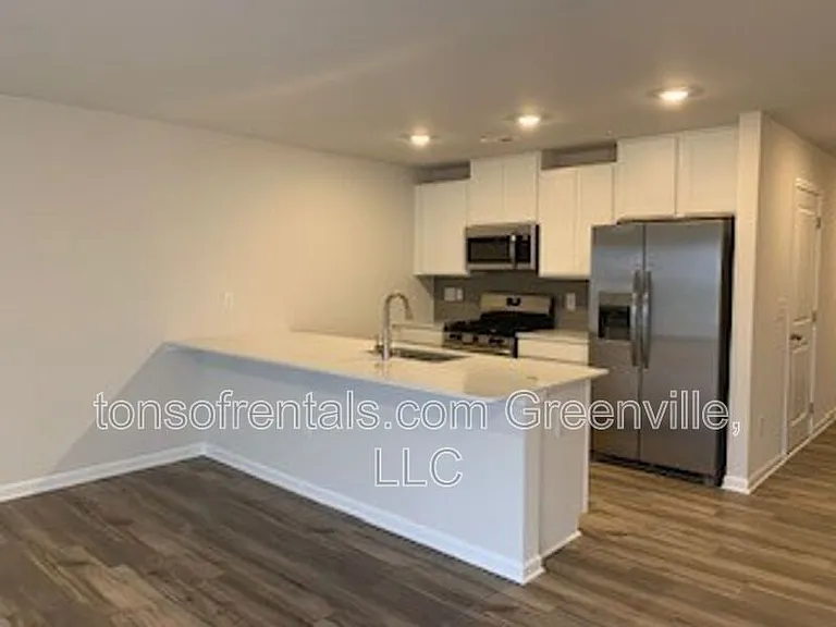 413 Mopar Ln — Photo 2