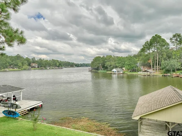 521 Hideaway Ln E, Lindale, TX 75771
