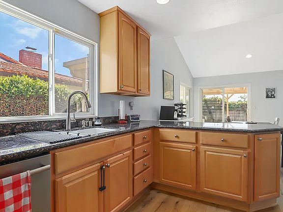4th image of 275 Yellowstone Ave
