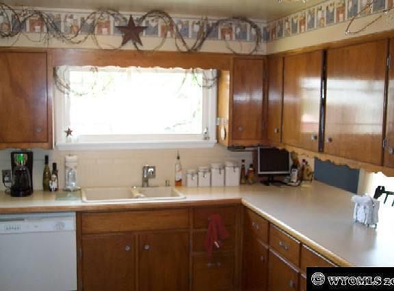 2nd image of 2111 Essex Ave