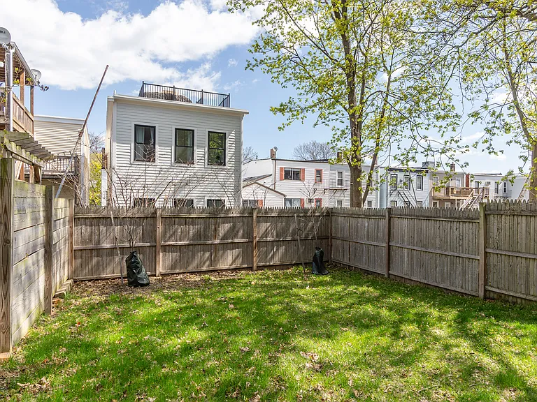 498 Sumner St #3 — Photo 31