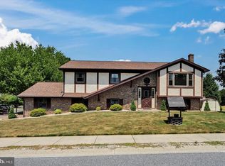 9 Monroe Cir, Ephrata, PA 17522
