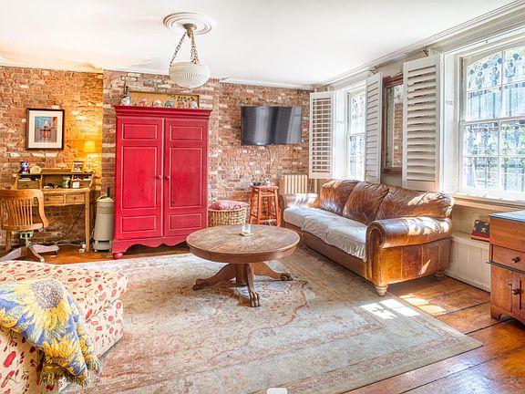 2nd image of 115 Bergen St #1