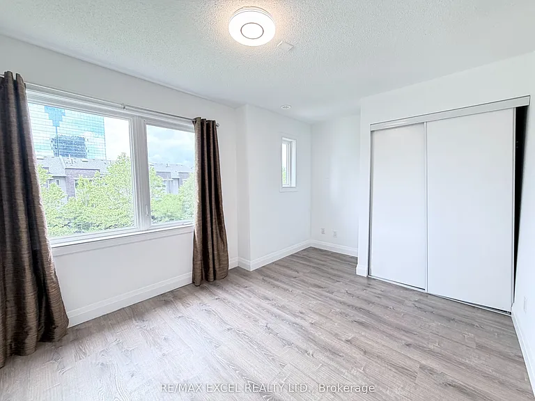 310 Village Green Sq #35 — Photo 12