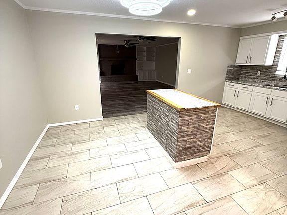 5th image of 402 Mulligan Dr