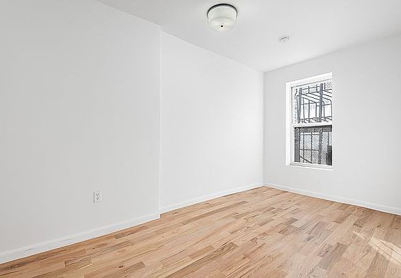 3rd image of 782 Bergen St