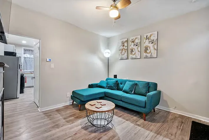 2 bed, 1.5 bath, 840 sqft, $4,000 — Photo 3