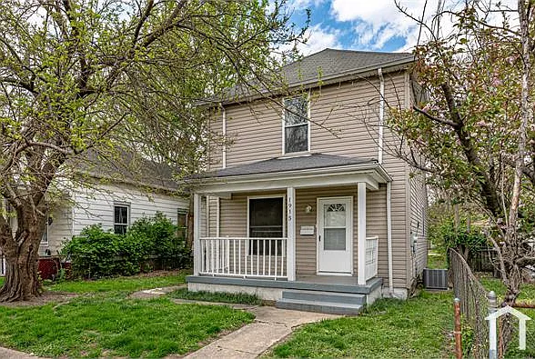 1915 Woodlawn Ave — Photo 18