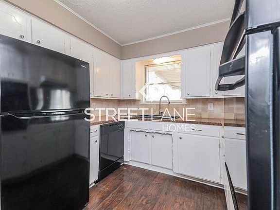 5th image of 105 S Hickory Ave