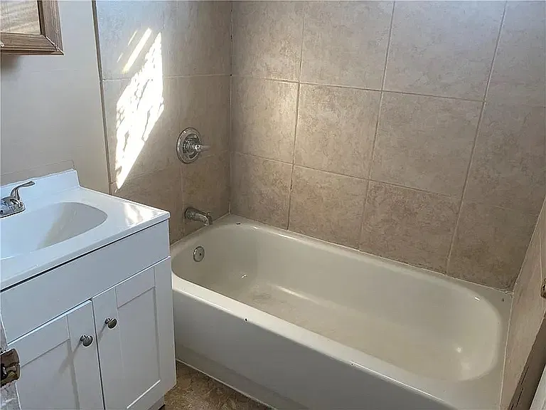 2 bed, 850 sqft, $1,500 — Photo 3